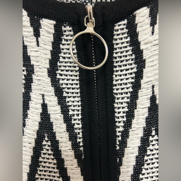 St. John Black & White Diamond Pattern Cardigan - Picture 6 of 9